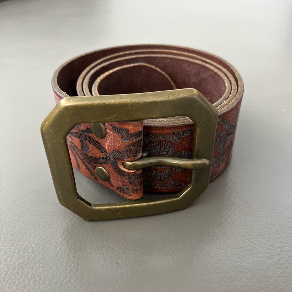 “Banana Republic” Redwood Color Leather Belt with  Brass Buckle - Size Xs